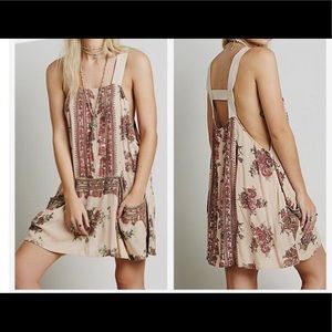 FREE PEOPLE 🌻 apron style dress